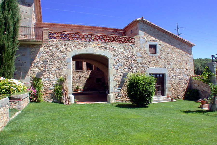 Una masía del siglo XVII restaurada, con capilla propia y diecisiete hectáreas.